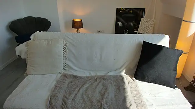 Arya Shinex online show from March 4, 2025, 11:51 am