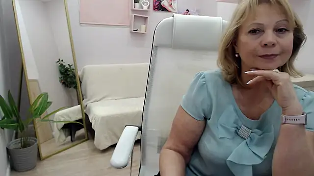 Snapshot of Milla_Cutie18 chatting on February 27, 2025, 12:01 pm Milla Cutie18 online show from February 27, 2025, 12:01 pm