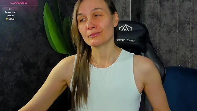 Lillian White online show from April 4, 2026, 1:01 am