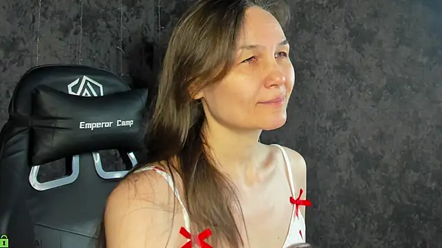 Snapshot of Lillian_White chatting on March 1, 2026, 12:54 am Lillian White online show from March 1, 2026, 12:54 am