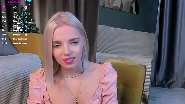 Snapshot of MoireBramblett chatting on December 17, 2024, 6:09 pm MoireBramblett online show from December 17, 2024, 6:09 pm