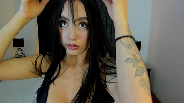 NataGarcia online show from November 21, 2025, 4:28 pm