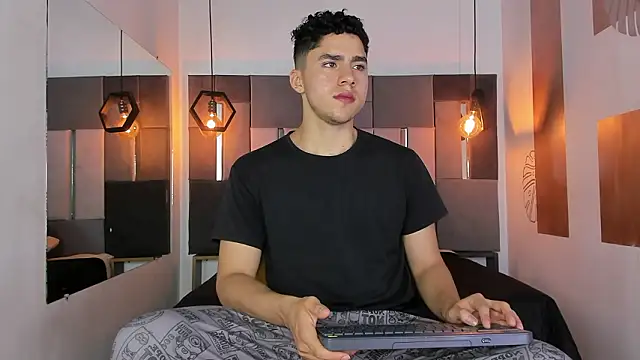 Snapshot of LiamNovak chatting on February 15, 2026, 12:59 pm LiamNovak online show from February 15, 2026, 12:59 pm