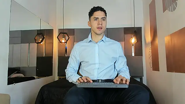 Snapshot of LiamNovak chatting on February 16, 2026, 12:37 pm LiamNovak online show from February 16, 2026, 12:37 pm