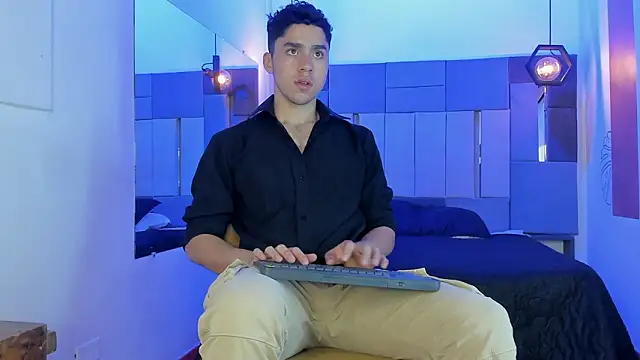 Snapshot of LiamNovak chatting on February 1, 2026, 12:03 pm LiamNovak online show from February 1, 2026, 12:03 pm