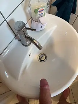 Snapshot of Abenteuerman chatting on December 8, 2024, 12:08 pm Abenteuerman online show from December 8, 2024, 12:08 pm