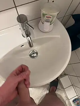 Snapshot of Abenteuerman chatting on December 9, 2024, 4:45 am Abenteuerman online show from December 9, 2024, 4:45 am