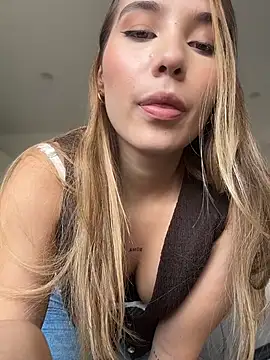 SophieRaily  online show from January 15, 2026, 8:34 pm