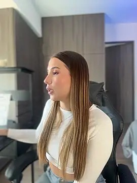 SophieRaily  online show from November 6, 2025, 6:45 pm