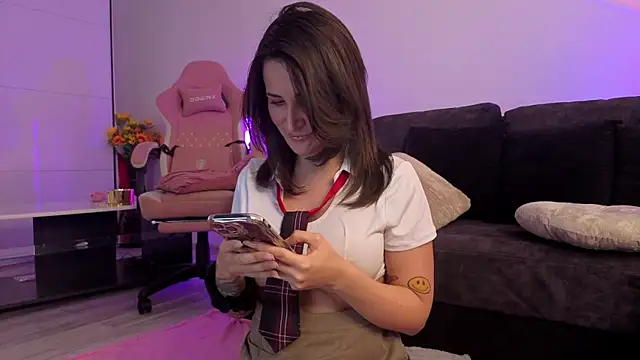 KimSkyex online show from October 31, 2025, 10:01 am