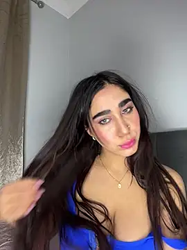 Snapshot of Meryem_Queen chatting on May 13, 2026, 11:45 pm Meryem Queen online show from May 13, 2026, 11:45 pm
