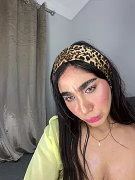 Snapshot of Meryem_Queen chatting on May 20, 2026, 1:57 am Meryem Queen online show from May 20, 2026, 1:57 am