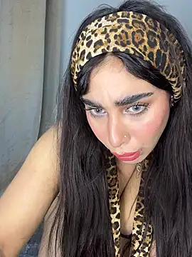 Snapshot of Meryem_Queen chatting on April 22, 2026, 10:27 pm Meryem Queen online show from April 22, 2026, 10:27 pm