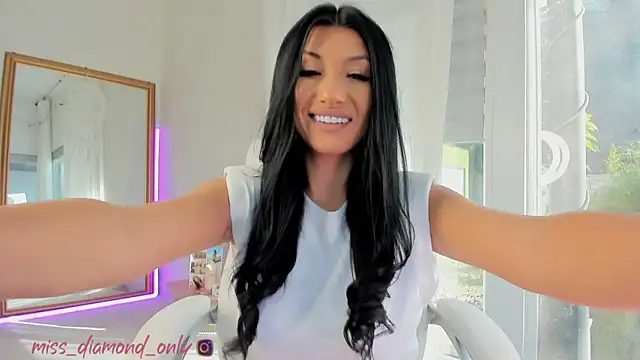 missdiamond  online show from September 14, 2025, 6:58 am