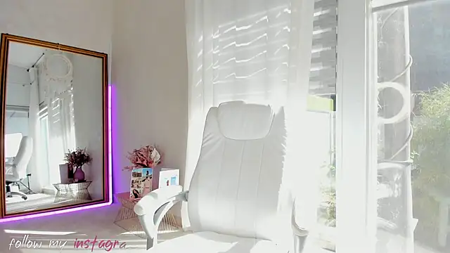 missdiamond  online show from September 18, 2025, 7:22 am