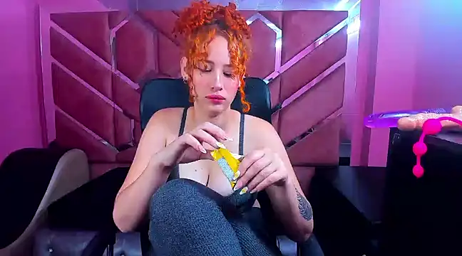 Snapshot of Nami_Curls chatting on February 25, 2025, 1:21 pm Nami Curls online show from February 25, 2025, 1:21 pm
