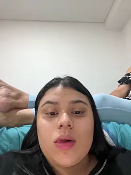 Snapshot of alissonfernandez_ chatting on March 6, 2025, 2:19 am alissonfernandez online show from March 6, 2025, 2:19 am