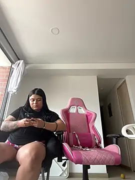 Snapshot of alissonfernandez_ chatting on March 22, 2025, 5:52 pm alissonfernandez online show from March 22, 2025, 5:52 pm