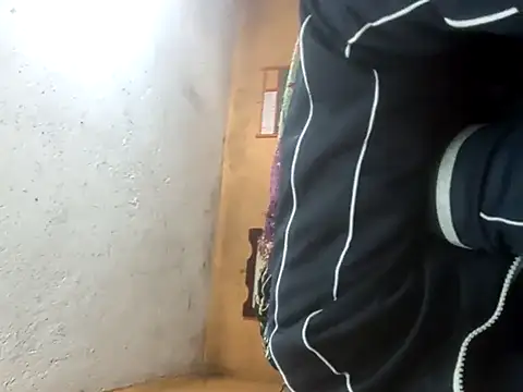 Snapshot of GaMeCrAc1 chatting on December 9, 2024, 2:17 pm GaMeCrAc1 online show from December 9, 2024, 2:17 pm