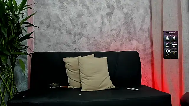 boyc022  online show from December 19, 2025, 11:40 pm