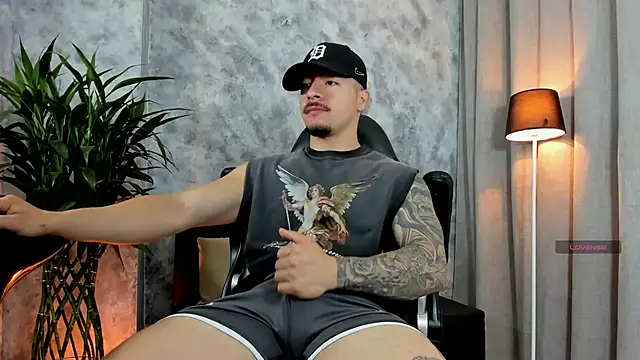 boyc022  online show from April 15, 2026, 12:53 pm