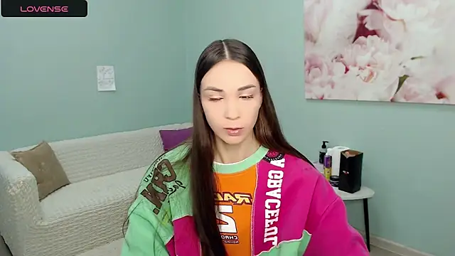 AmyJonas online show from October 10, 2025, 4:35 am