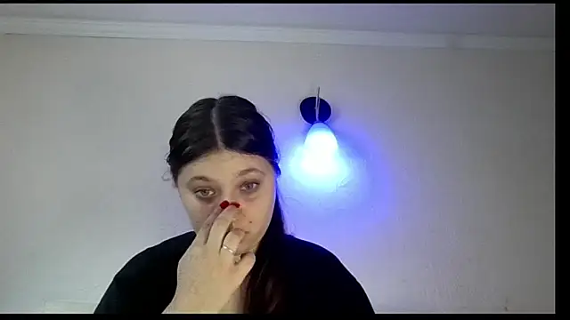 kila lo online show from February 17, 2025, 1:22 pm