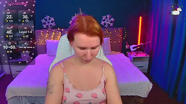 AliceBYKiss online show from January 6, 2026, 6:56 pm