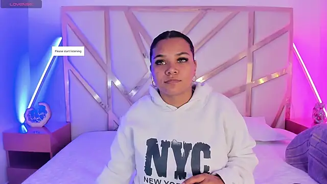 Snapshot of Carolina_Evanss chatting on November 1, 2025, 11:48 am Carolina Evanss online show from November 1, 2025, 11:48 am