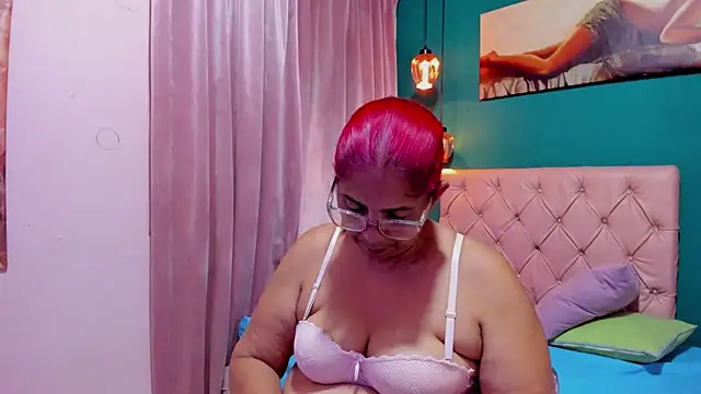 Snapshot of renata_milf_ chatting on January 13, 2026, 11:58 am renata milf online show from January 13, 2026, 11:58 am