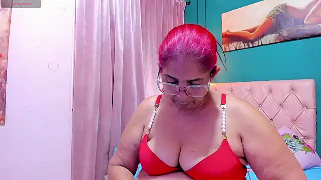 Snapshot of renata_milf_ chatting on January 17, 2026, 11:47 am renata milf online show from January 17, 2026, 11:47 am