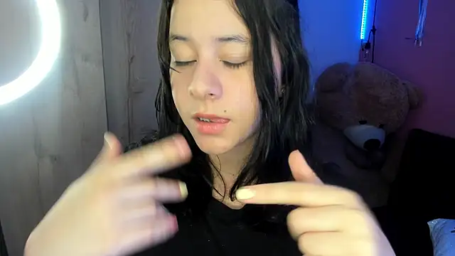 agnes 213 online show from November 19, 2025, 12:49 pm