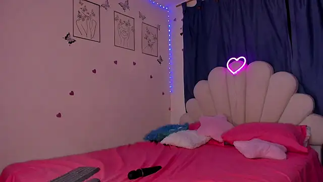 Snapshot of MadyLust chatting on February 27, 2025, 4:35 am MadyLust online show from February 27, 2025, 4:35 am