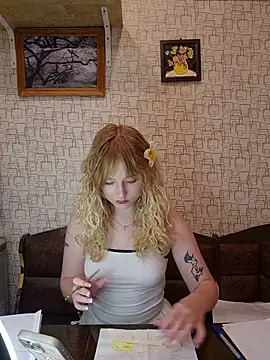 Snapshot of lola__banny chatting on October 22, 2025, 3:44 pm lola  banny online show from October 22, 2025, 3:44 pm