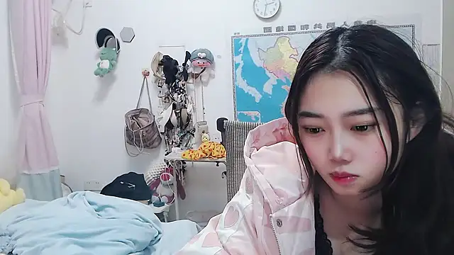 Cherie-xinxin01 online show from December 11, 2024, 1:28 pm