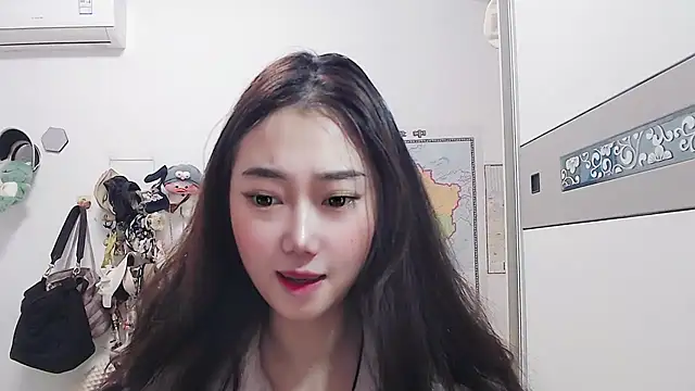 Cherie-xinxin01 online show from December 9, 2024, 9:28 am