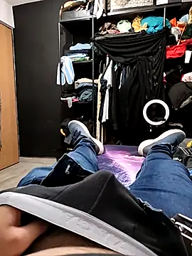 Snapshot of Alee3xxx chatting on November 6, 2025, 3:43 am Alee3xxx online show from November 6, 2025, 3:43 am