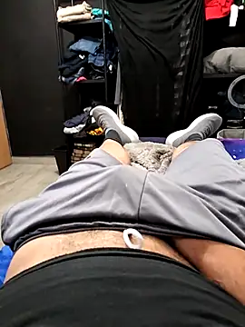 Snapshot of Alee3xxx chatting on February 5, 2026, 11:44 pm Alee3xxx online show from February 5, 2026, 11:44 pm