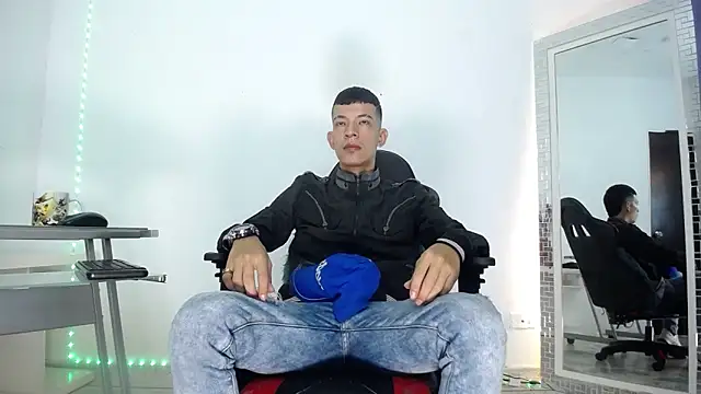 Favel Gomez7 online show from December 23, 2024, 12:19 pm