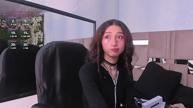 Snapshot of Queenjenn__ chatting on February 1, 2025, 2:45 pm Queenjenn   online show from February 1, 2025, 2:45 pm