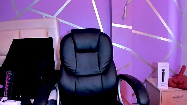Snapshot of Queenjenn__ chatting on January 29, 2025, 5:02 pm Queenjenn   online show from January 29, 2025, 5:02 pm