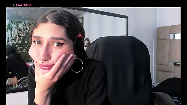 Snapshot of Queenjenn__ chatting on February 13, 2025, 3:24 pm Queenjenn   online show from February 13, 2025, 3:24 pm