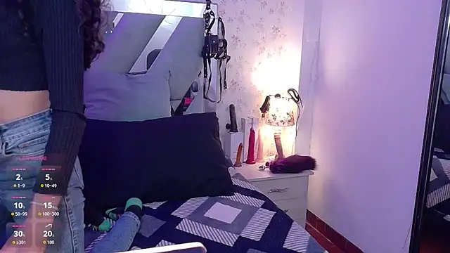 Queenjenn   online show from February 25, 2026, 6:35 am