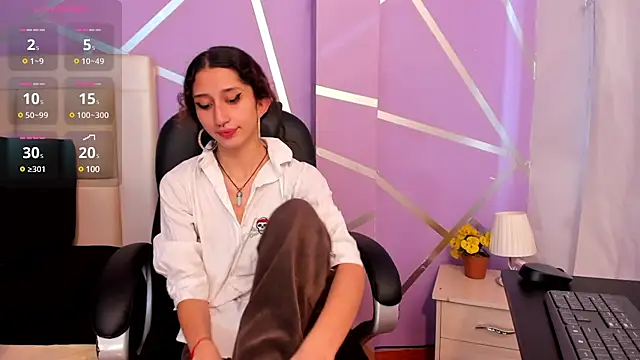 Snapshot of Queenjenn__ chatting on February 27, 2025, 4:21 pm Queenjenn   online show from February 27, 2025, 4:21 pm