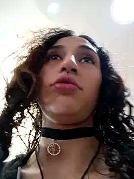 Snapshot of Queenjenn__ chatting on February 4, 2025, 2:21 pm Queenjenn   online show from February 4, 2025, 2:21 pm