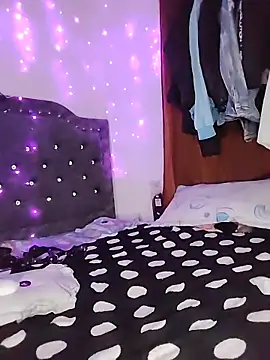 Queenjenn   online show from November 27, 2025, 11:05 pm