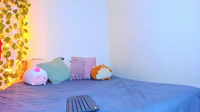 emillyhills online show from February 8, 2025, 8:09 am