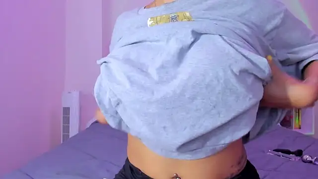 emillyhills online show from December 30, 2024, 11:59 am