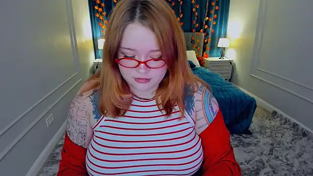 MoonLghte online show from November 14, 2025, 8:12 pm