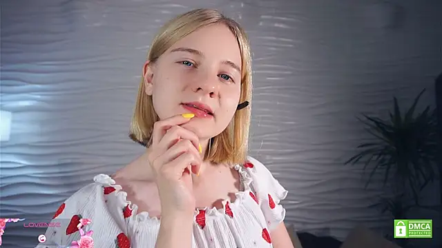 OdelinaFicken online show from October 23, 2025, 5:17 am